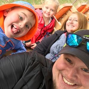 Meet your Posher, Dustin